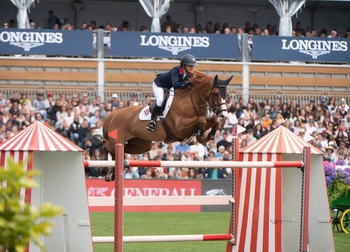 Wishes presented with the Twemlows British Showjumping Scholarship